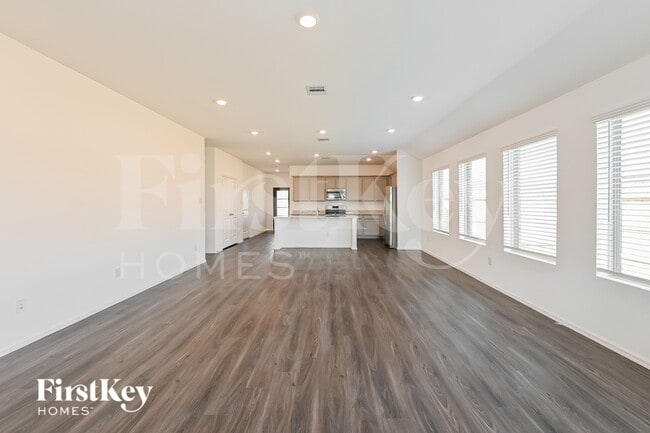 Building Photo - 7514 Oakmont Ave