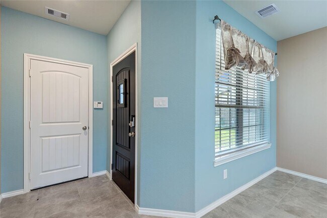 Building Photo - 23744 Via Maria Dr