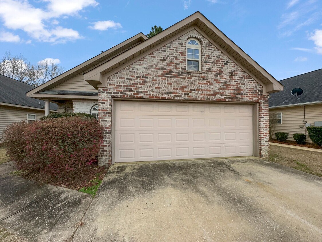 Foto principal - 1651 Spencer Dr
