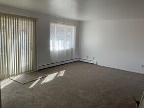 Building Photo - 608 N Orchard Ave