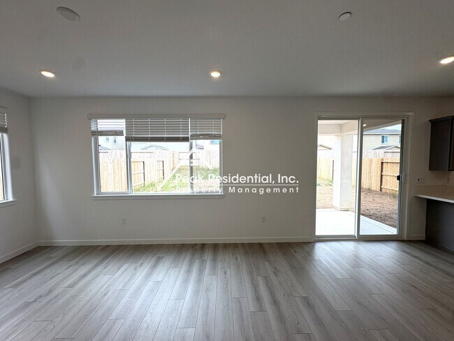 Foto del edificio - Brand New 4bd/2.5a Rancho Cordova Home With Loft-Must See!