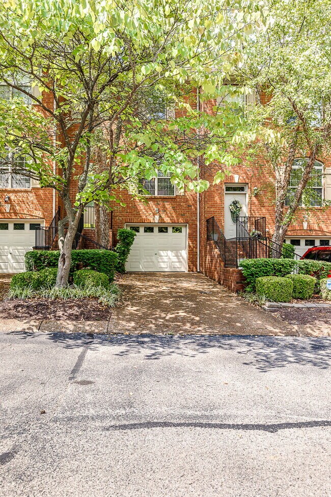 Building Photo - 119 Carriage Ct