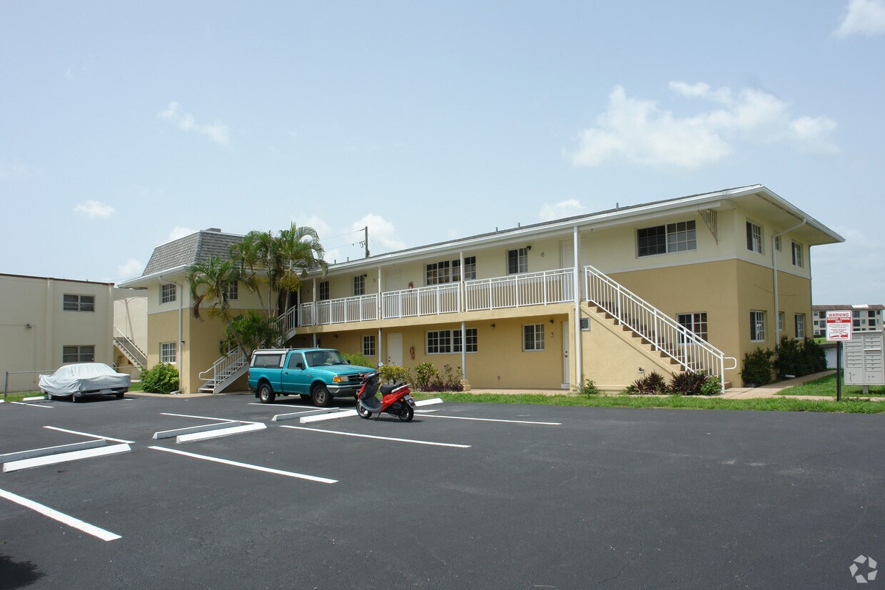 Primary Photo - 405 Southwind Dr