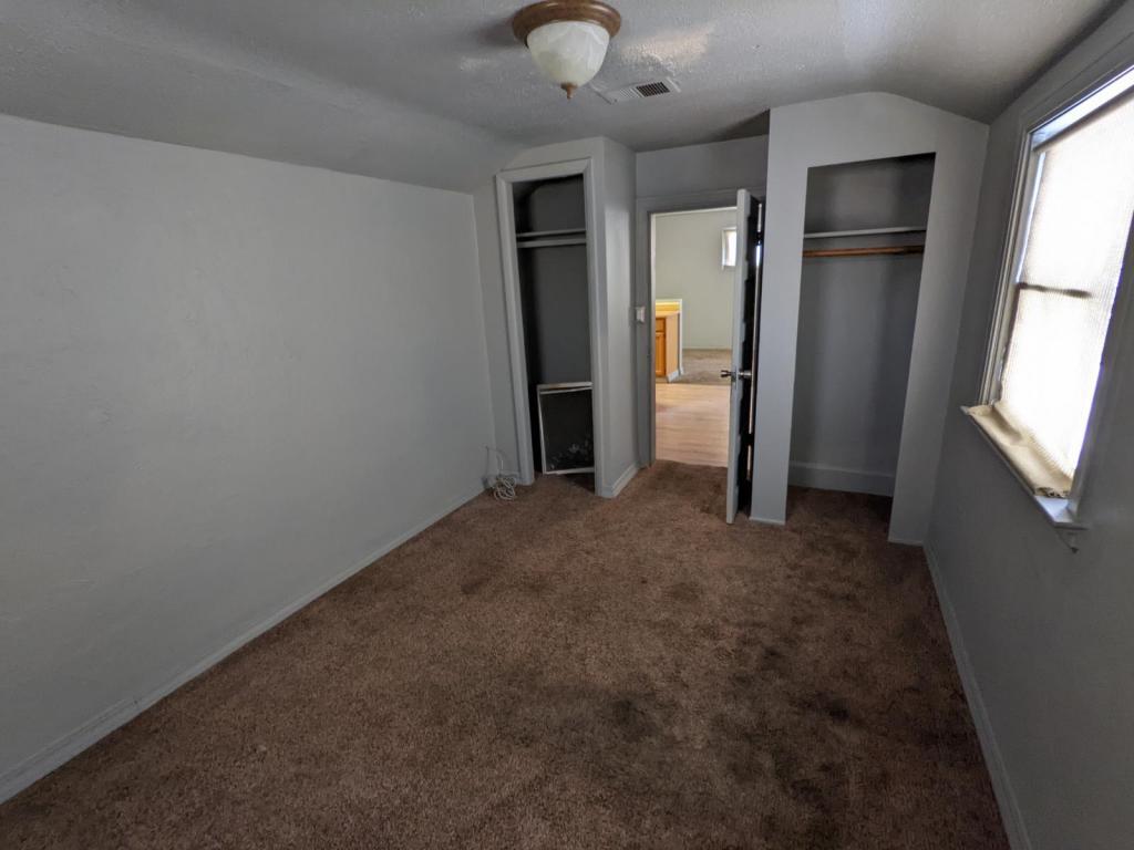 Foto del edificio - 255 1/2 3rd St Apt B