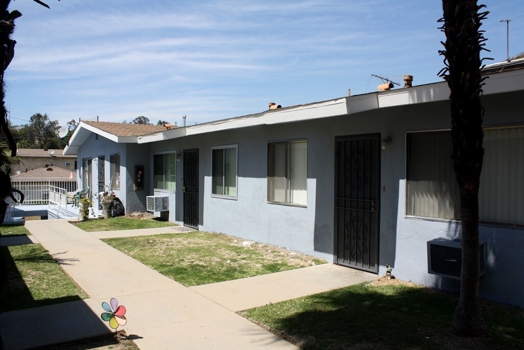 Building Photo - 628 Via Altamira