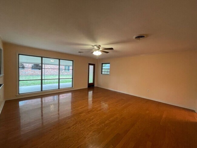 Foto del edificio - 9194 S Riveroaks Dr