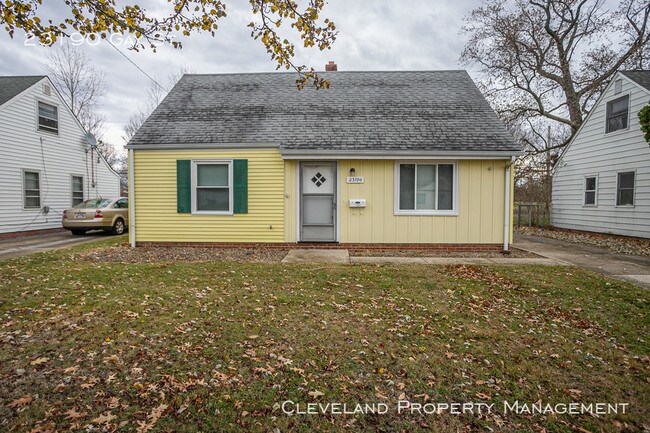 Building Photo - 4 Bedroom Euclid Home