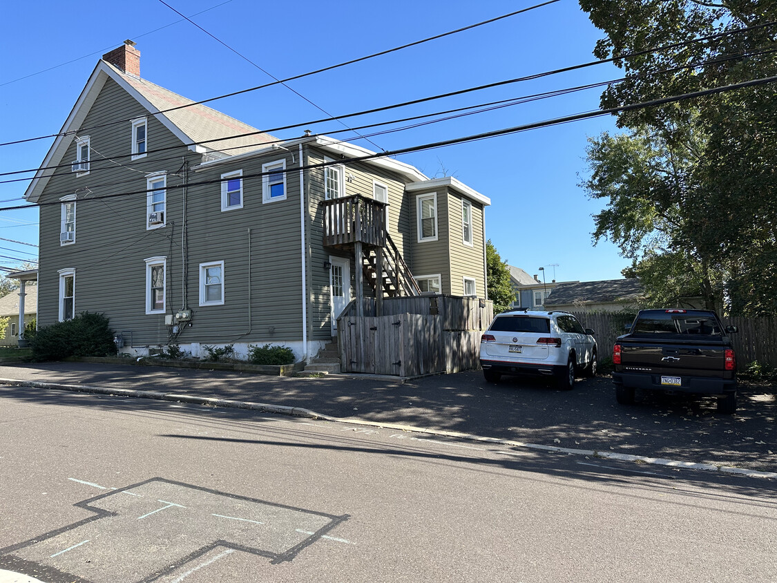 Primary Photo - 170 N Main St