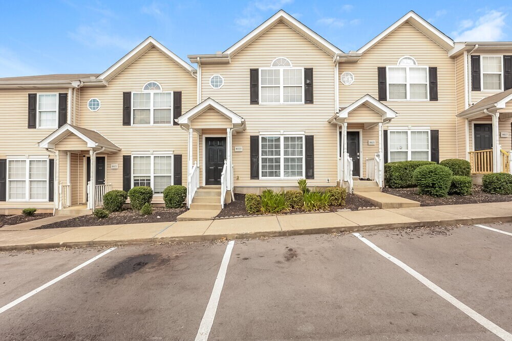 Foto principal - 8023 Logan Dr