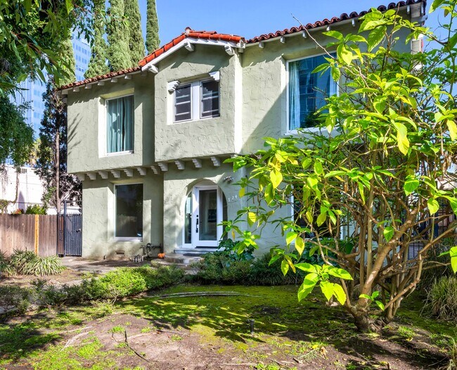 Foto del edificio - 724 S Dunsmuir Ave