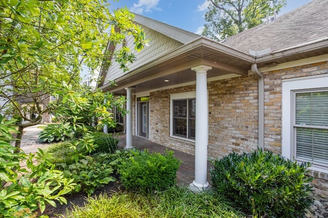 Building Photo - 163 High Pointe Dr