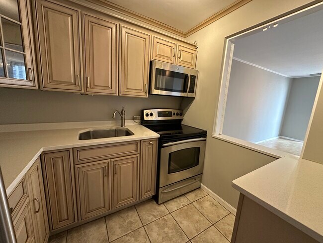 Foto del edificio - 2650 N Lakeview Ave