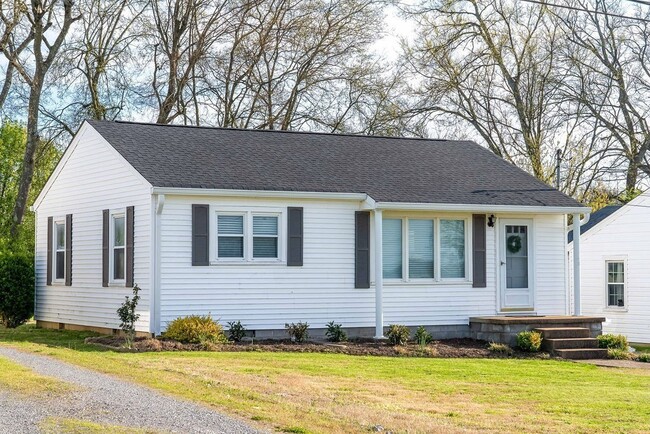 Building Photo - 341 E Park Ave