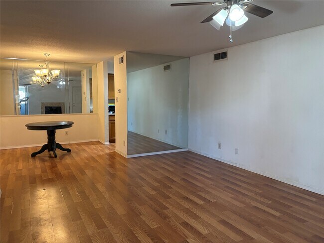 Building Photo - 9700 Leawood Blvd