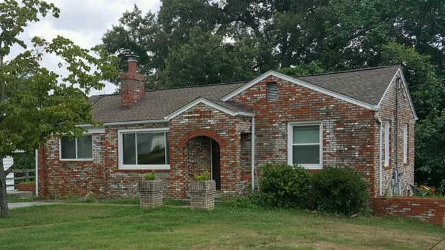 Building Photo - 508 Oakcrest Rd