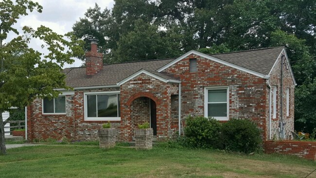 Foto del edificio - 508 Oakcrest Rd