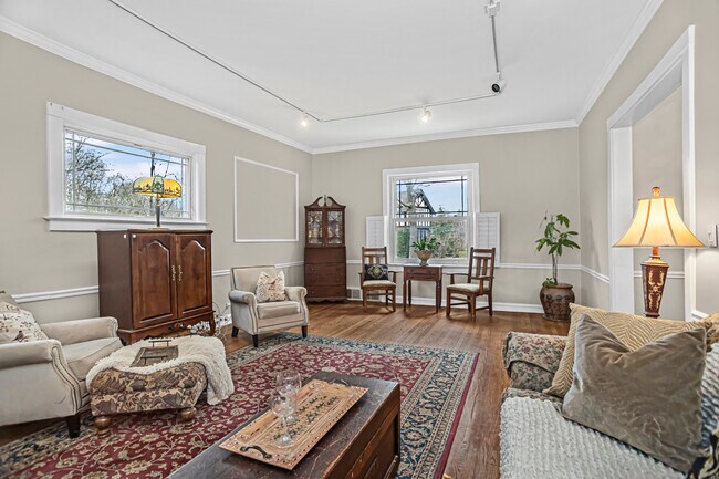 Building Photo - 2078 Linden Ave