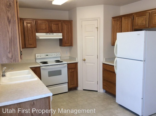 Foto del edificio - 67 N 200 E