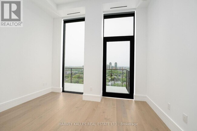 Photo du bâtiment - 215 Lonsdale Rd