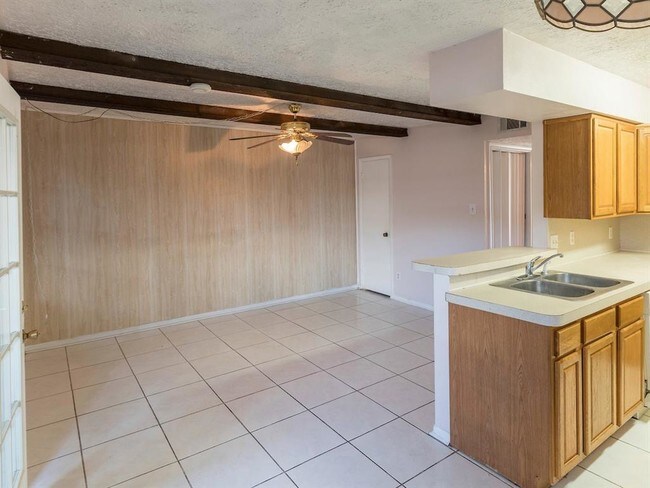 Building Photo - 13459 Castilian Dr
