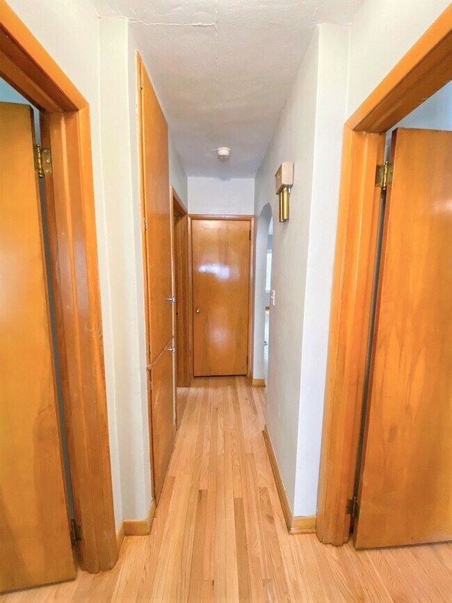 Building Photo - 3 Bedroom House for Rent!