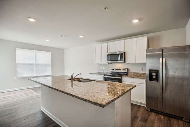 Foto del edificio - 322 Forest Edge Ave