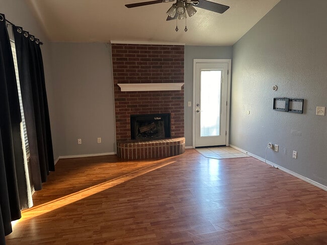 Living room - 1004 Shadowlake Rd