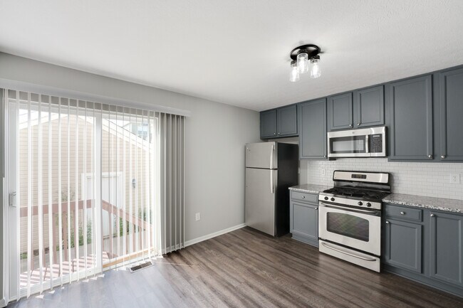 Cocina - Acceso al patio - 5757 High Rock Dr