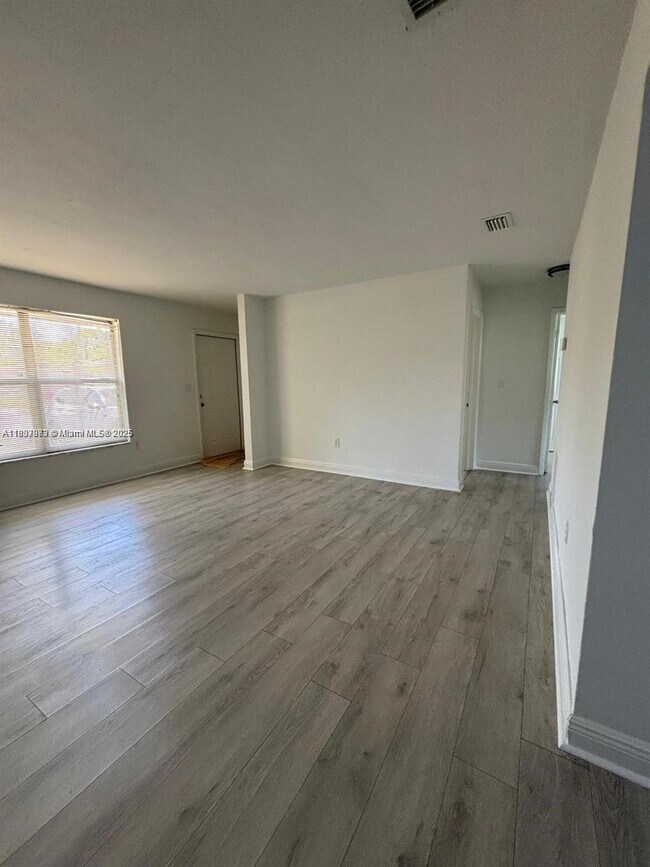 Foto del edificio - 11741 NE 14th Ave