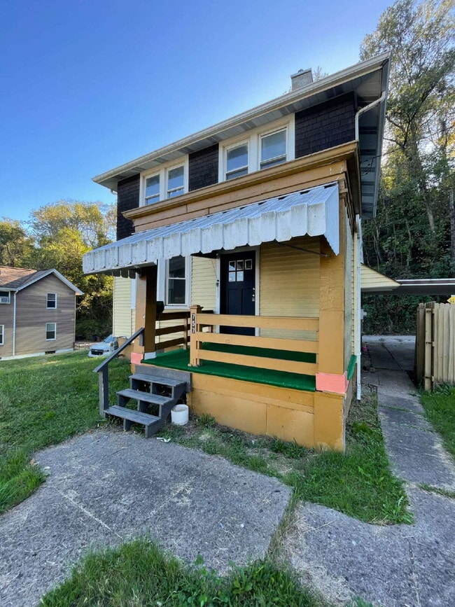 3 bedroom in quiet part of Clairton Move i... - 3 bedroom in quiet part of Clairton Move i... Apartment