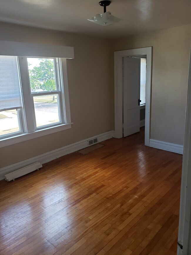 Building Photo - 1227 Stephenson Duplex
