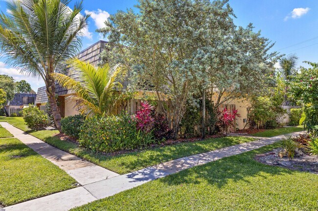 Building Photo - 2359  Waterside Drive  Lake Worth Fl 33461