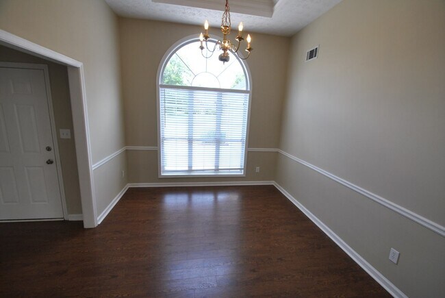Building Photo - 690 Avalon Forest Dr