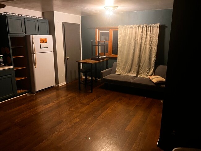 Main area - 423 N Northwest Hwy