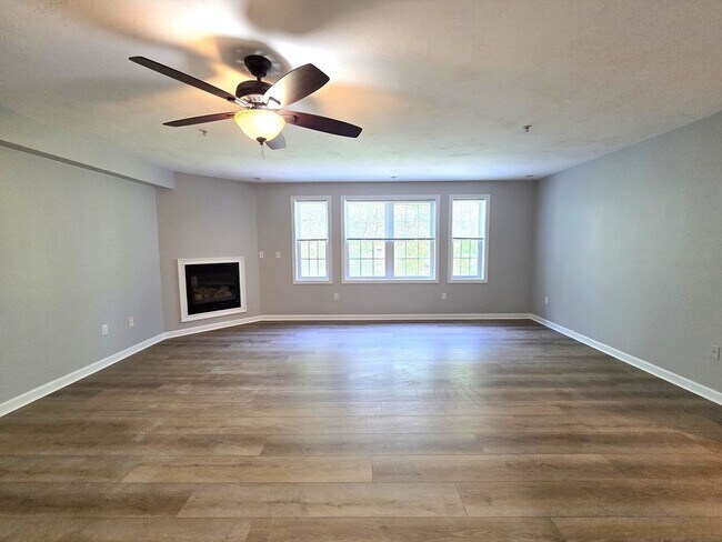 Foto del edificio - 70 Oak St Ext