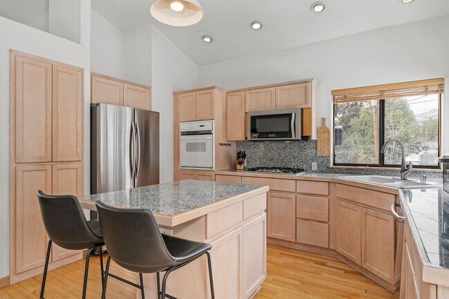 Building Photo - 775 Mays Blvd- TownHome