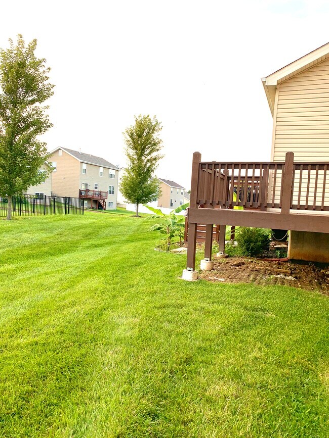 Foto del edificio - 641 Country Village Dr