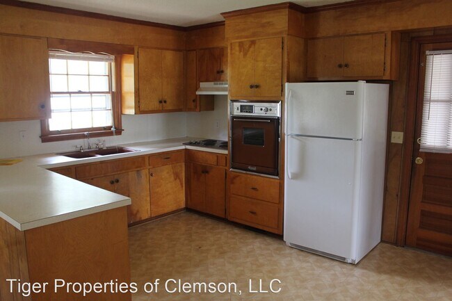 Building Photo - 3 br, 2 bath Room For Rent - 103 Morris St