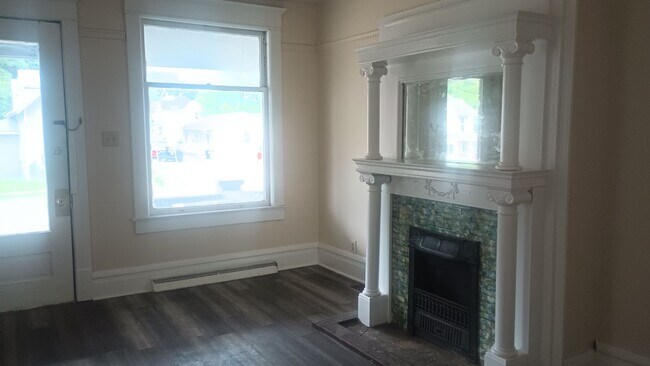 Building Photo - Welcome to Mt Vernon Road Duplex