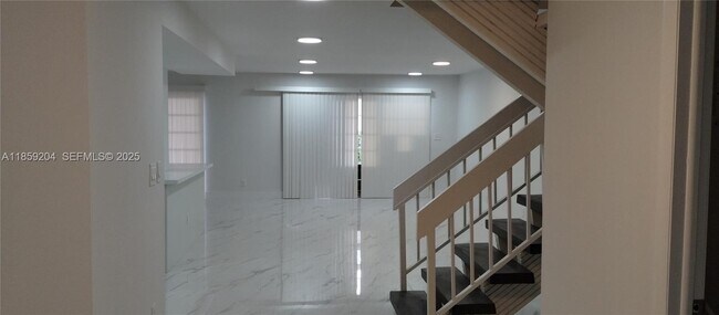 Foto del edificio - 9719 N New River Canal Rd