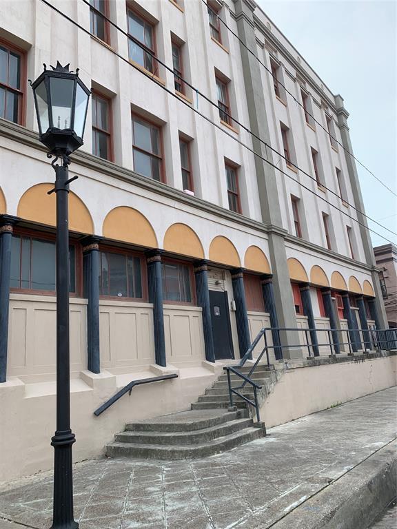 Building Photo - 2104 Strand St