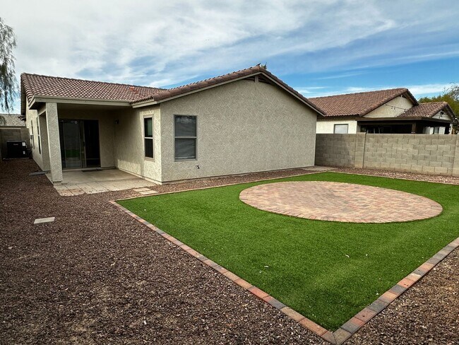 Foto del edificio - Awesome 3 Bedroom 2 Bathroom Home In Upland Park ALL APPLIANCES INCLUDED
