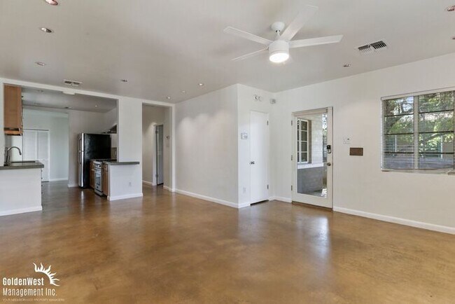 Foto del edificio - Charming 2Bdm 2Ba Home with Modern ADU in Uptown Phoenix!