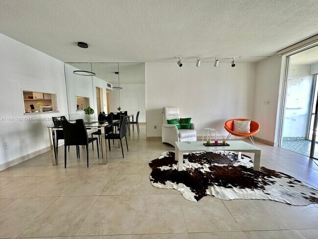 Foto del edificio - 2861 Leonard Dr