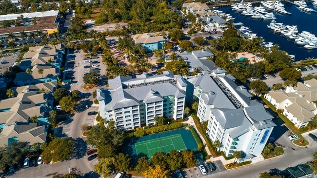 Pickelball y tenis - The Falls At Marina Bay