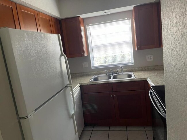 Building Photo - 9027 Westchester Cir