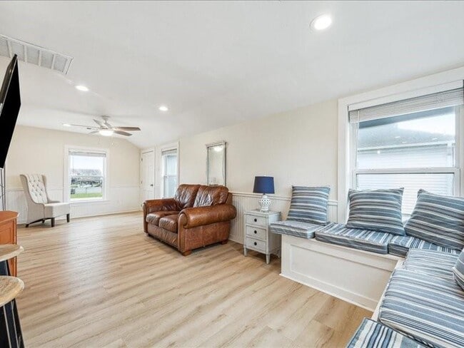 Building Photo - 85 Bayou Vista Dr