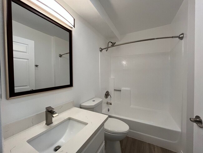 Interior Photo - 315 South Virgil Ave