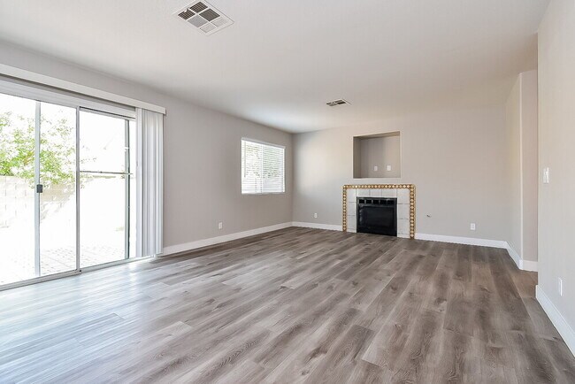 Building Photo - 9324 Mountain Range Ave