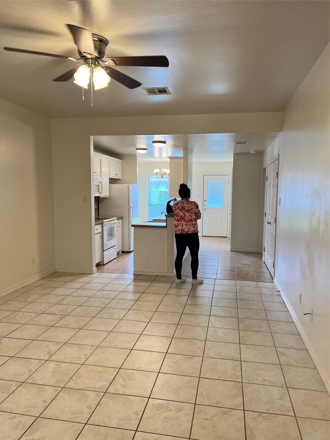 Foto del edificio - 717 N Marshall Ln